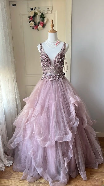 Dezentes bodenlanges Ballkleid zum 16. Geburtstag aus Tüll in Altflieder mit Perlenstickerei, Festkleid RC0472