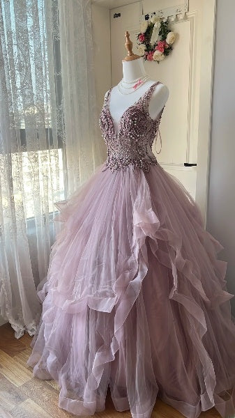 Dezentes bodenlanges Ballkleid zum 16. Geburtstag aus Tüll in Altflieder mit Perlenstickerei, Festkleid RC0472