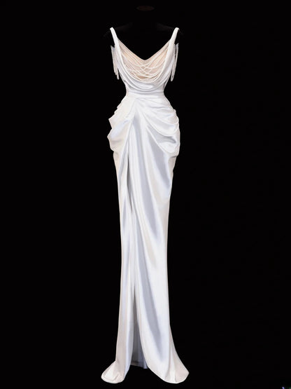 Zeitloses Brautkleid im romantischen Meerjungfrauen-Stil mit Spaghettiträgern, Perlen und Schlitz, weiß, auch in kleinen und großen Größen erhältlich (SA106)