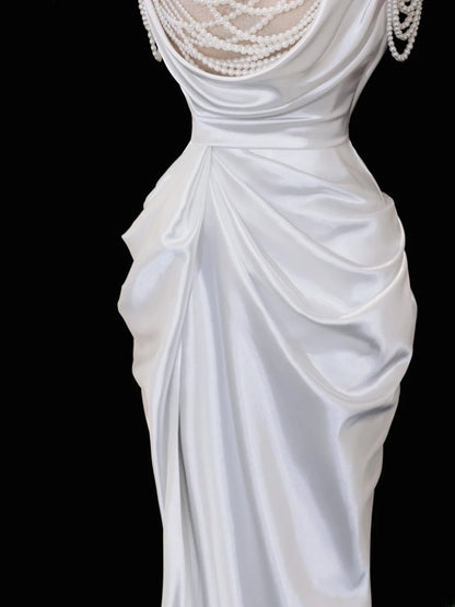 Zeitloses Brautkleid im romantischen Meerjungfrauen-Stil mit Spaghettiträgern, Perlen und Schlitz, weiß, auch in kleinen und großen Größen erhältlich (SA106)