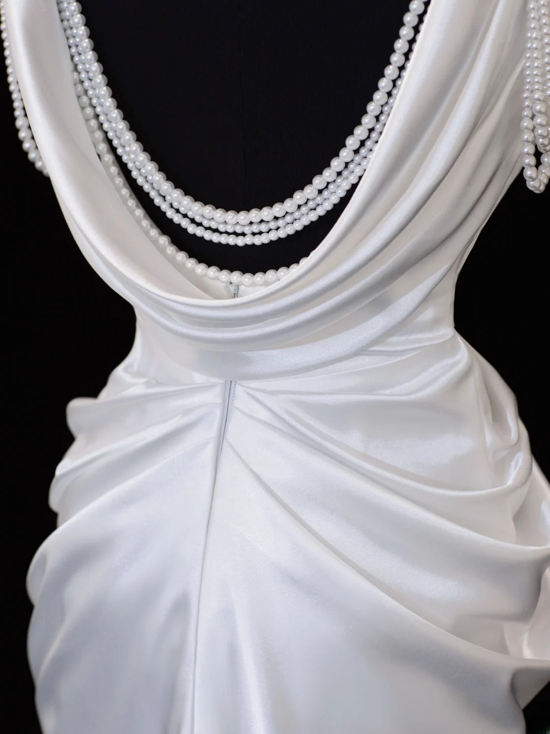 Zeitloses Brautkleid im romantischen Meerjungfrauen-Stil mit Spaghettiträgern, Perlen und Schlitz, weiß, auch in kleinen und großen Größen erhältlich (SA106)