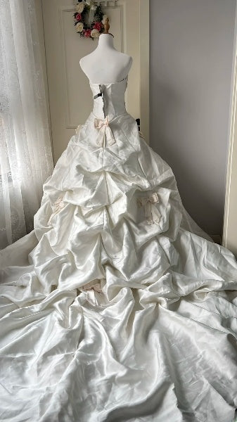 Princess Wedding Dress Ball Gown Strapless Satin White With Appliques Bow-knot Bridal Gown RC0475