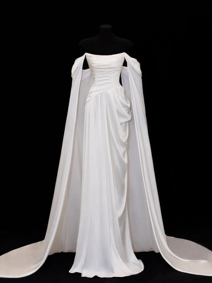 Elegantes, schlichtes Etuikleid aus elfenbeinfarbenem Satin mit schulterfreiem Ausschnitt – Inspiration für einen stilvollen Auftritt. Beeindruckende Ärmel, Cape-Ärmel, langes Abendkleid SA109
