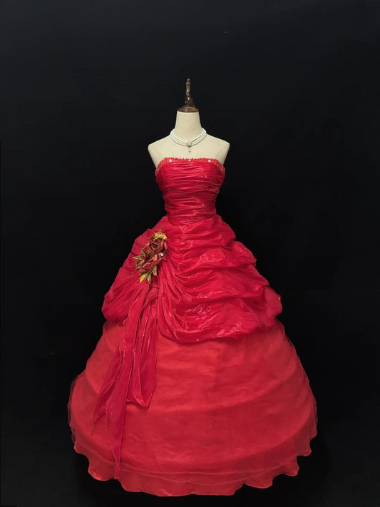 Prinzessinnen-Ballkleid trägerlos rot mit Blumen, gestuften Lagen, Quince-Kleid, voluminös, Sweet 16, Sweet Sixteen Outfits, Vestido de 15, RB7479