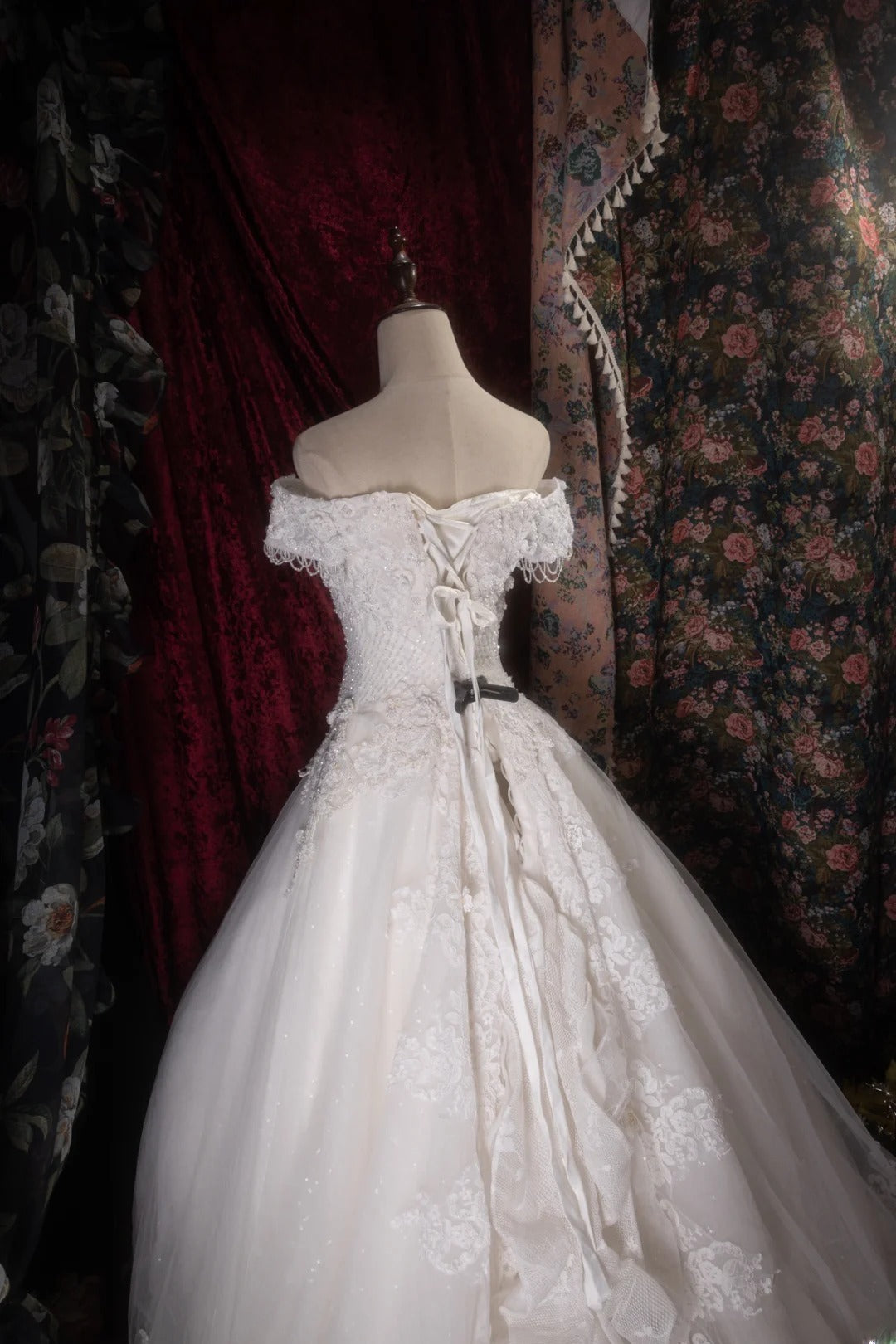 Vintage Ball Gown Off The Shoulder 1950s White Tulle With Lace Long Autumn Brides Gown Bridal Dress Wedding Dresses RB8125