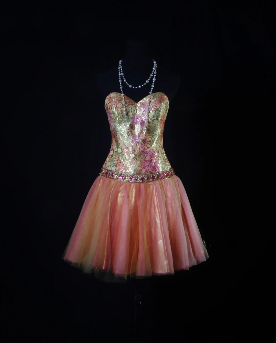 Elegantes Ballkleid mit Herzausschnitt in zartem Rosa, perfekt für den 16. Geburtstag, Homecoming oder als Cocktailkleid (Modell AS110)