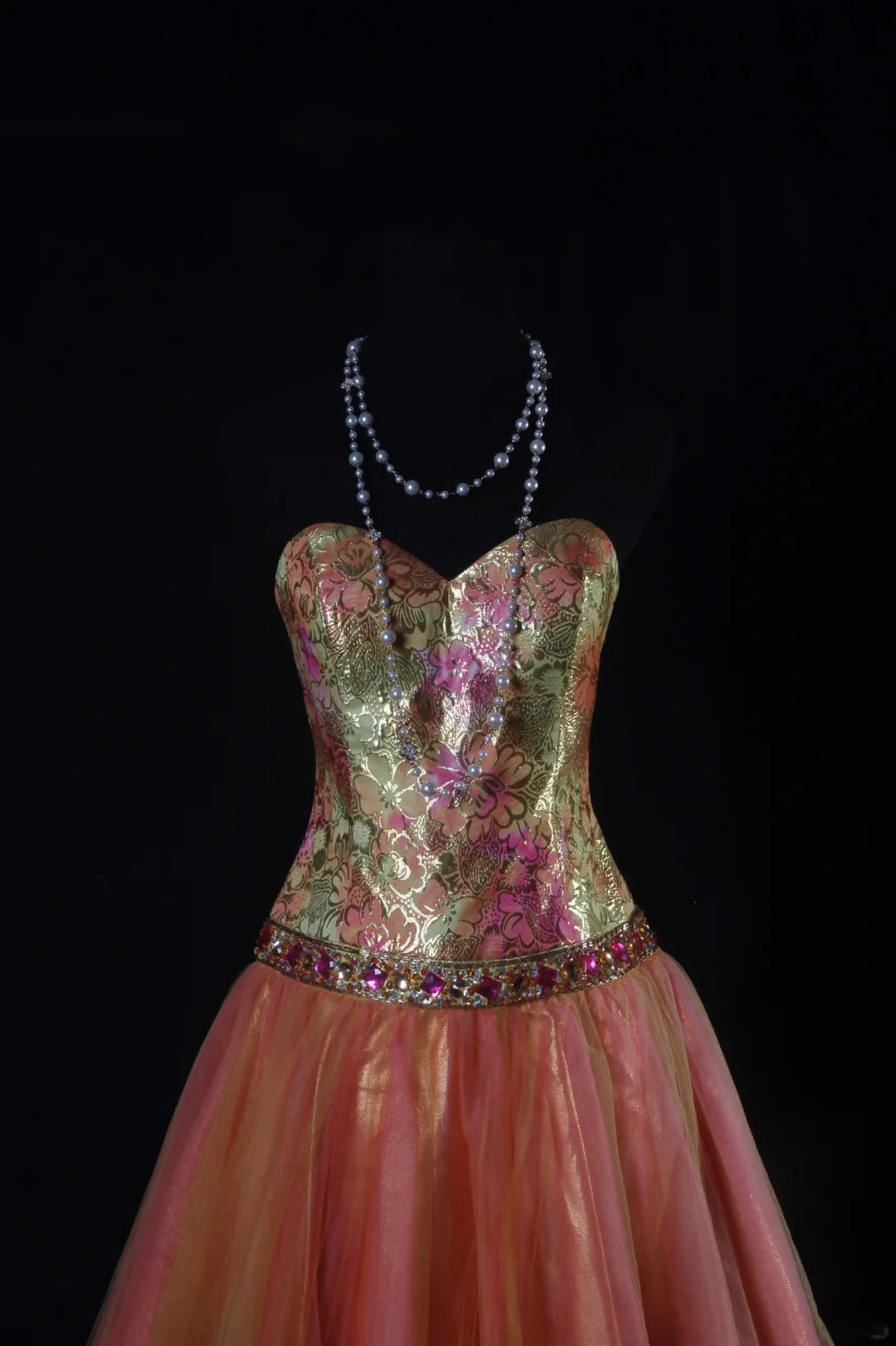 Elegantes Ballkleid mit Herzausschnitt in zartem Rosa, perfekt für den 16. Geburtstag, Homecoming oder als Cocktailkleid (Modell AS110)