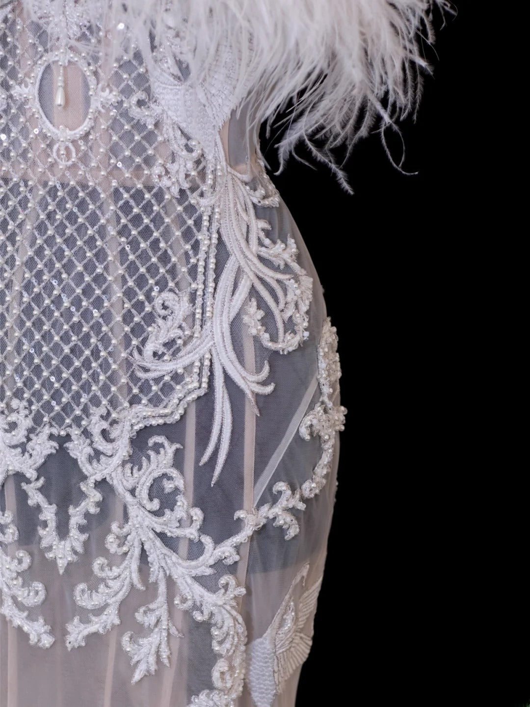 Robe de mariée longue blanche sirène bustier ornée d'appliques de plumes, élégante pour femme SA112