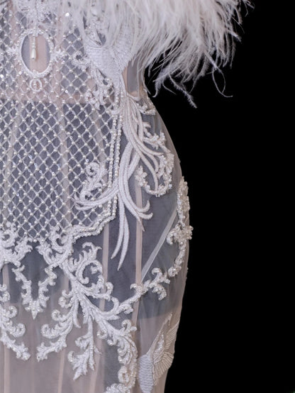 Robe de mariée longue blanche sirène bustier ornée d'appliques de plumes, élégante pour femme SA112