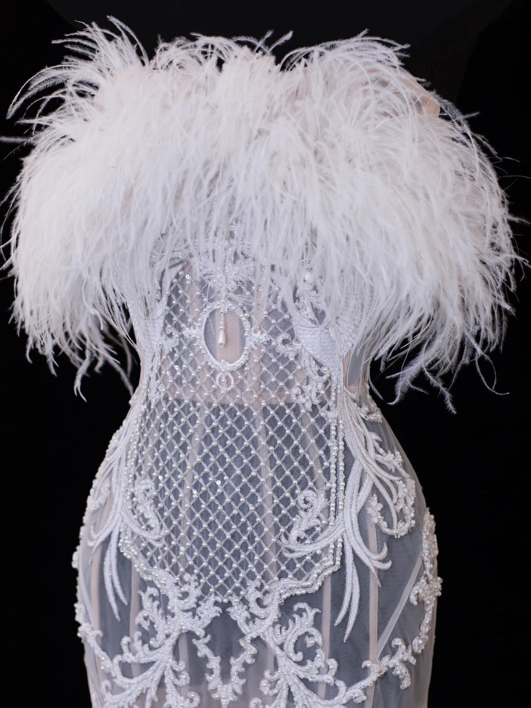 Robe de mariée longue blanche sirène bustier ornée d'appliques de plumes, élégante pour femme SA112