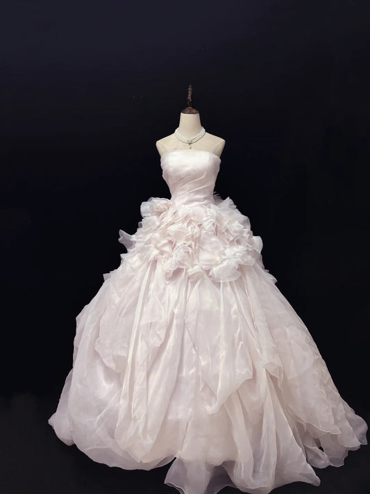 Prinzessinnen-Ballkleid trägerlos hellrosa mit gestuften Lagen Quinceanera-Kleid voluminös Sweet 16 Sweet Sixteen Outfits Vestido de 15 RB7483