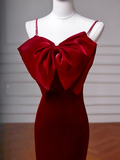 Robe de bal longue élégante à fines bretelles, style sirène, en velours bordeaux, idéale pour les soirées dansantes ou les fêtes (AQ115)