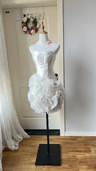 Hoco-Kleid Etuikleid trägerlos hellgrau kurz für Homecoming Geburtstagsparty RC0484