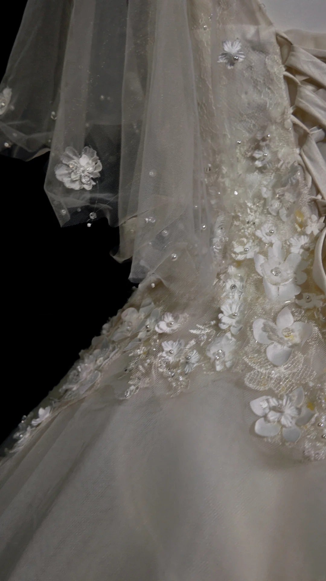 Vintage Wedding Dress Ball Gown V Neck Tulle Appliques White With Sleeves Bridal Gown for Big Day RB9919
