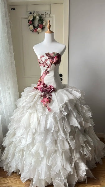 Quinceanera-Ballkleid für den 15. Geburtstag, trägerlos, mit gestuften Lagen, bodenlang, Modell RC0489