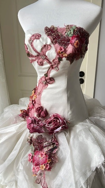 Quinceanera-Ballkleid für den 15. Geburtstag, trägerlos, mit gestuften Lagen, bodenlang, Modell RC0489
