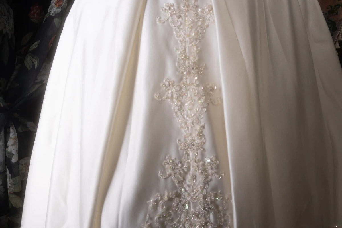 Vintage Ball Gown Strapless 1950s White Satin With Appliqued Long Autumn Winter Brides Gown Bridal Dress Wedding Dresses RB8272