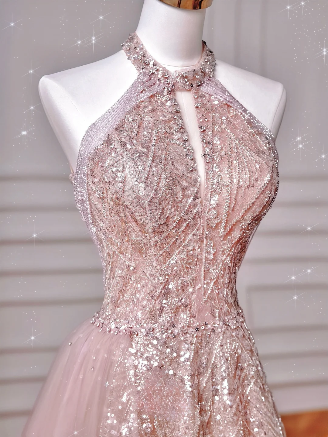 Robe de bal glamour à col montant et sequins roses, longue, idéale pour un 20e anniversaire ou toute autre occasion spéciale (AQ128).