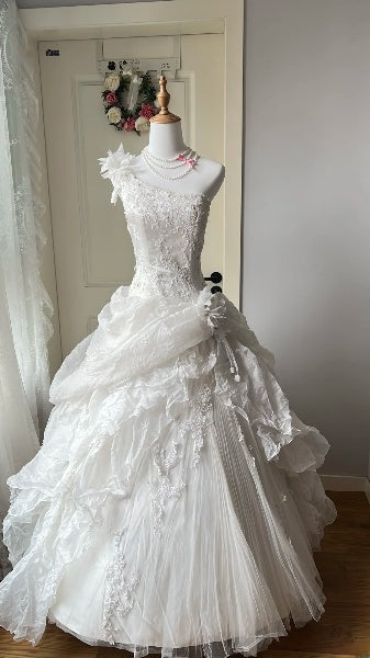 Quinceanera-Kleid für den 15. Geburtstag, Ballkleid, schulterfrei, Weiß, mehrlagig, gestuft, langes Kleid für den 15. Geburtstag RC0495