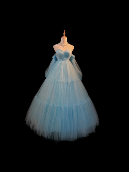 Bescheidenes Ballkleid, schulterfrei, hellblau, Tüll, lange Ärmel, Sweet 16 Kleider, Seventeen Quince Kleid RB3581
