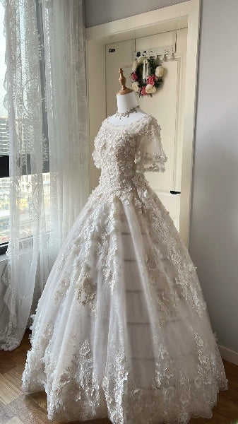 Quinceañera-Kleid zum 15. Geburtstag, Ballkleid mit U-Ausschnitt, Spitzenapplikationen, kurzen Ärmeln und langem Rock RC0499