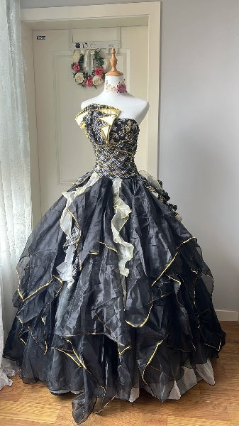 Dezentes trägerloses Ballkleid zum 16. Geburtstag, schwarz, Tüll mit gestuften Lagen, Sweet Sixteen Partykleid RC0501