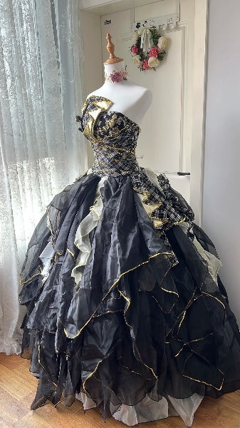 Dezentes trägerloses Ballkleid zum 16. Geburtstag, schwarz, Tüll mit gestuften Lagen, Sweet Sixteen Partykleid RC0501