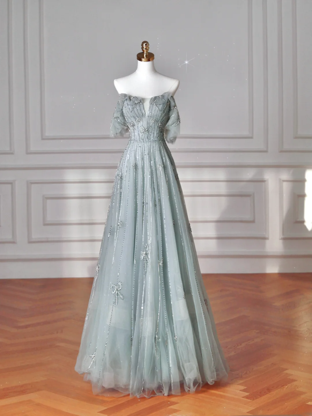 Robe de soirée longue élégante en tulle vert, coupe trapèze, col carré, style formel, idéale pour les bals de fin d'année et les dîners (AQ137)