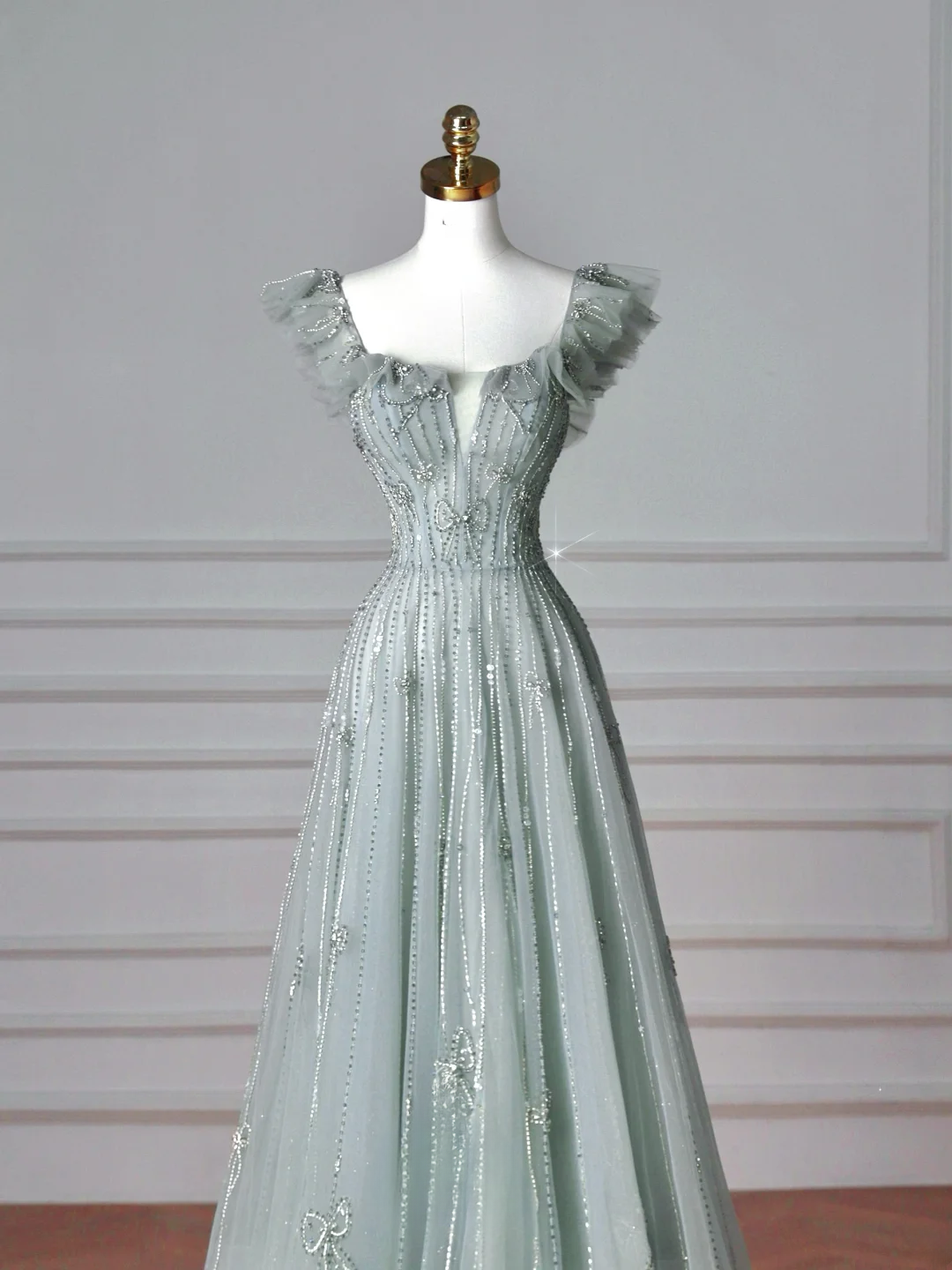 Robe de soirée longue élégante en tulle vert, coupe trapèze, col carré, style formel, idéale pour les bals de fin d'année et les dîners (AQ137)