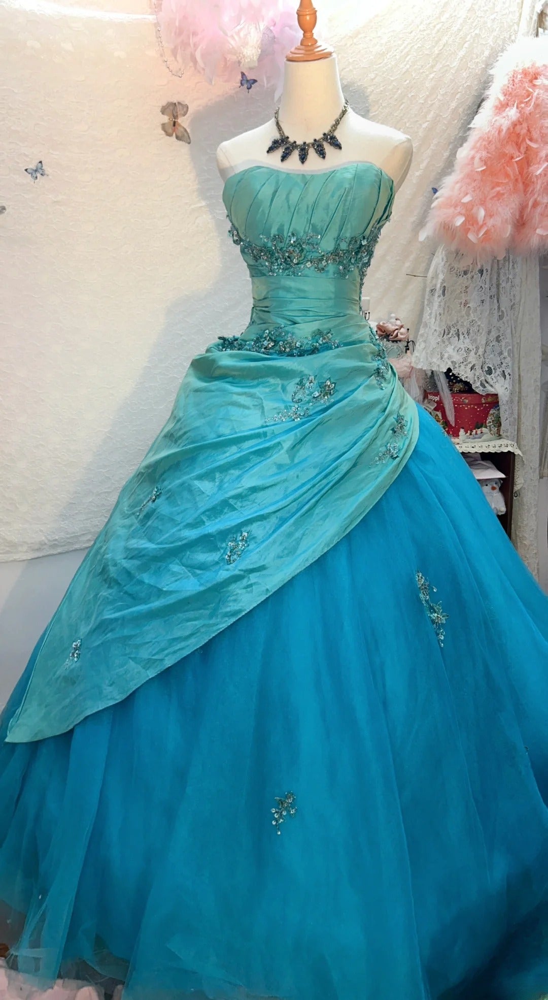 Niedliches Ballkleid, trägerlos, blaues Taft mit Applikationen, langes ärmelloses Sweet 16 Kleid, Seventeen Quince Kleid RB3584
