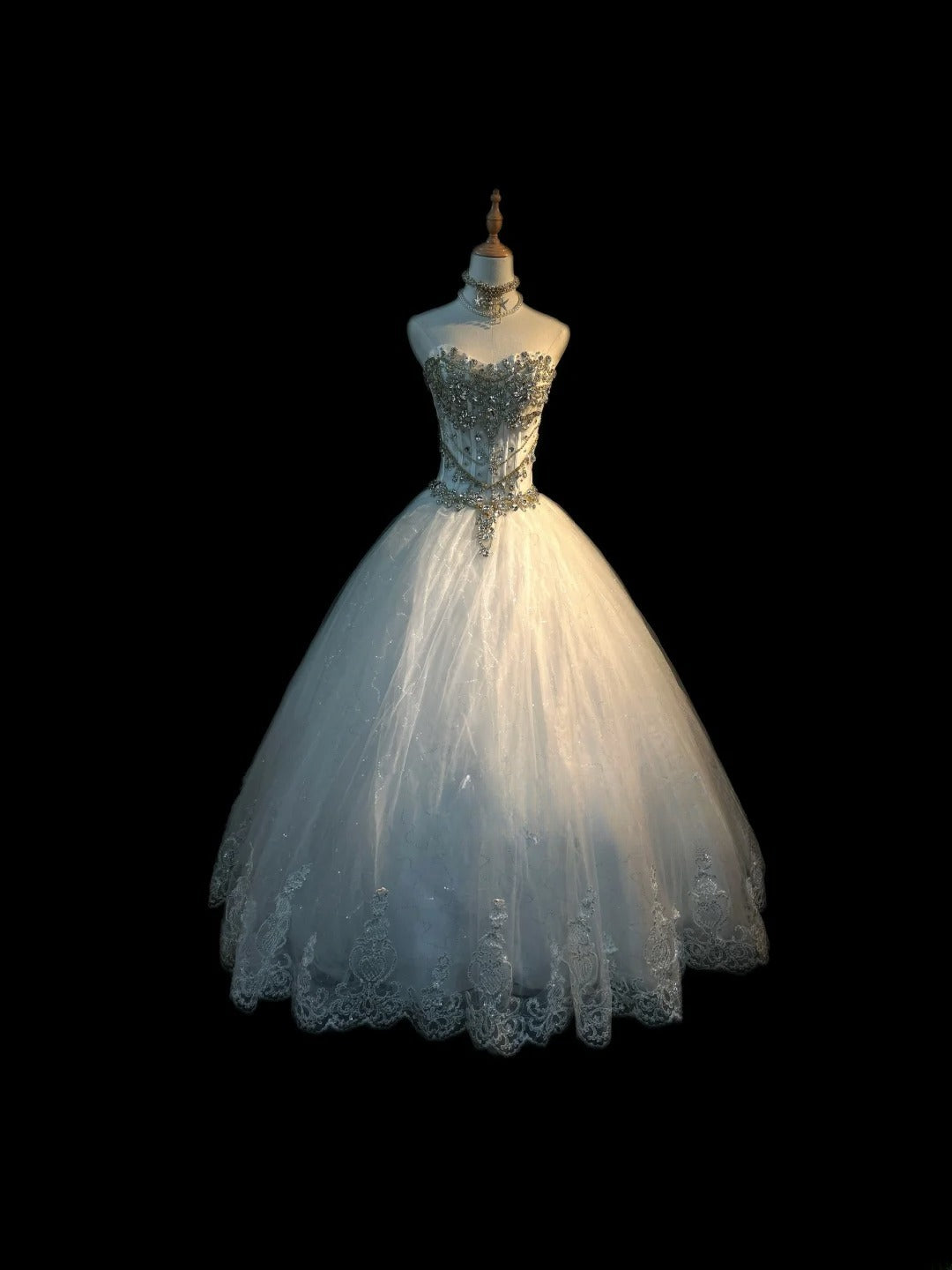 Süßes Ballkleid Sweetheart Weißer Tüll mit Perlen Lang Ärmellos Sweet 16 Kleider Seventeen Quince Kleid RB3585