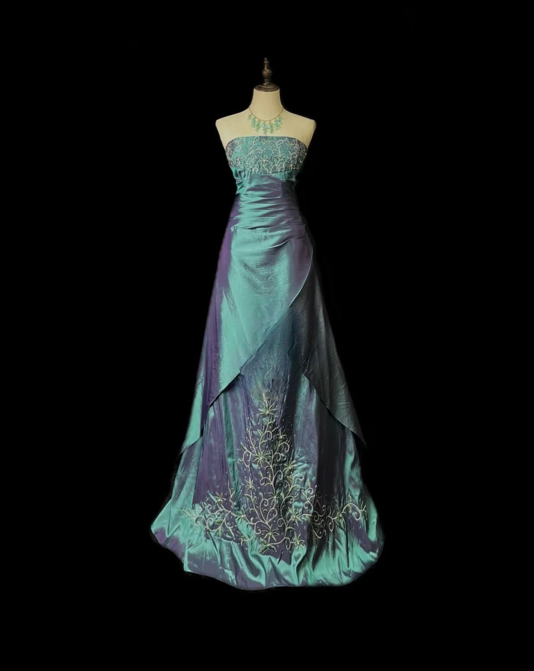 Classy Prom Dresses Ball Gown Strapless Purple With Embroidery Taffeta Long Party Dress Formal Outfits RB5955