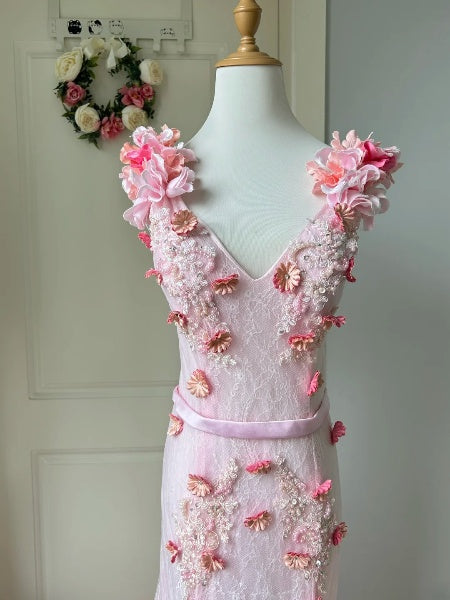 Abschlussballkleid Meerjungfrau V-Ausschnitt mit 3D-Blumenspitze langes rosa Abendkleid für Damen RC0511