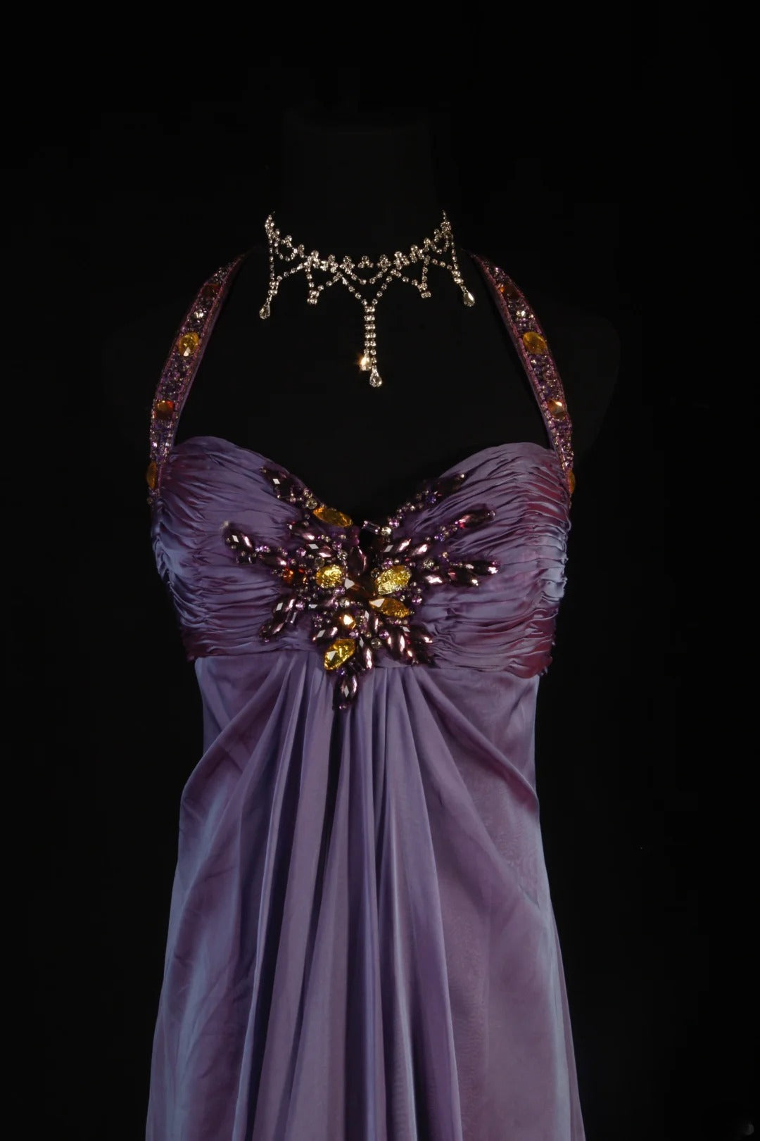 Retro-Stil der 70er und 60er Jahre: A-Linien-Kleid mit Neckholder, lila mit Strasssteinen und Cape, ärmellos, langes Ballkleid, Partykleid AS152