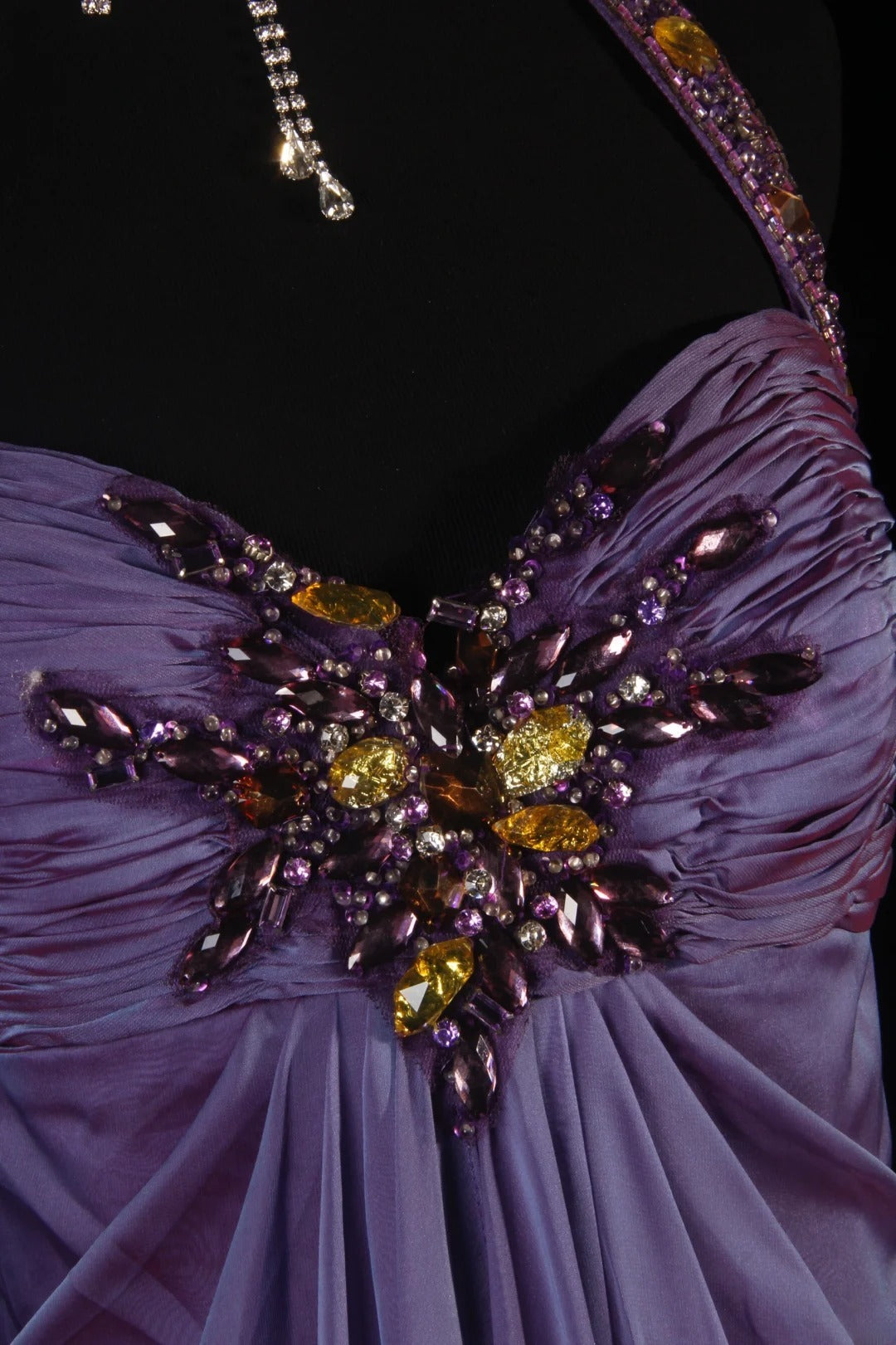Retro-Stil der 70er und 60er Jahre: A-Linien-Kleid mit Neckholder, lila mit Strasssteinen und Cape, ärmellos, langes Ballkleid, Partykleid AS152