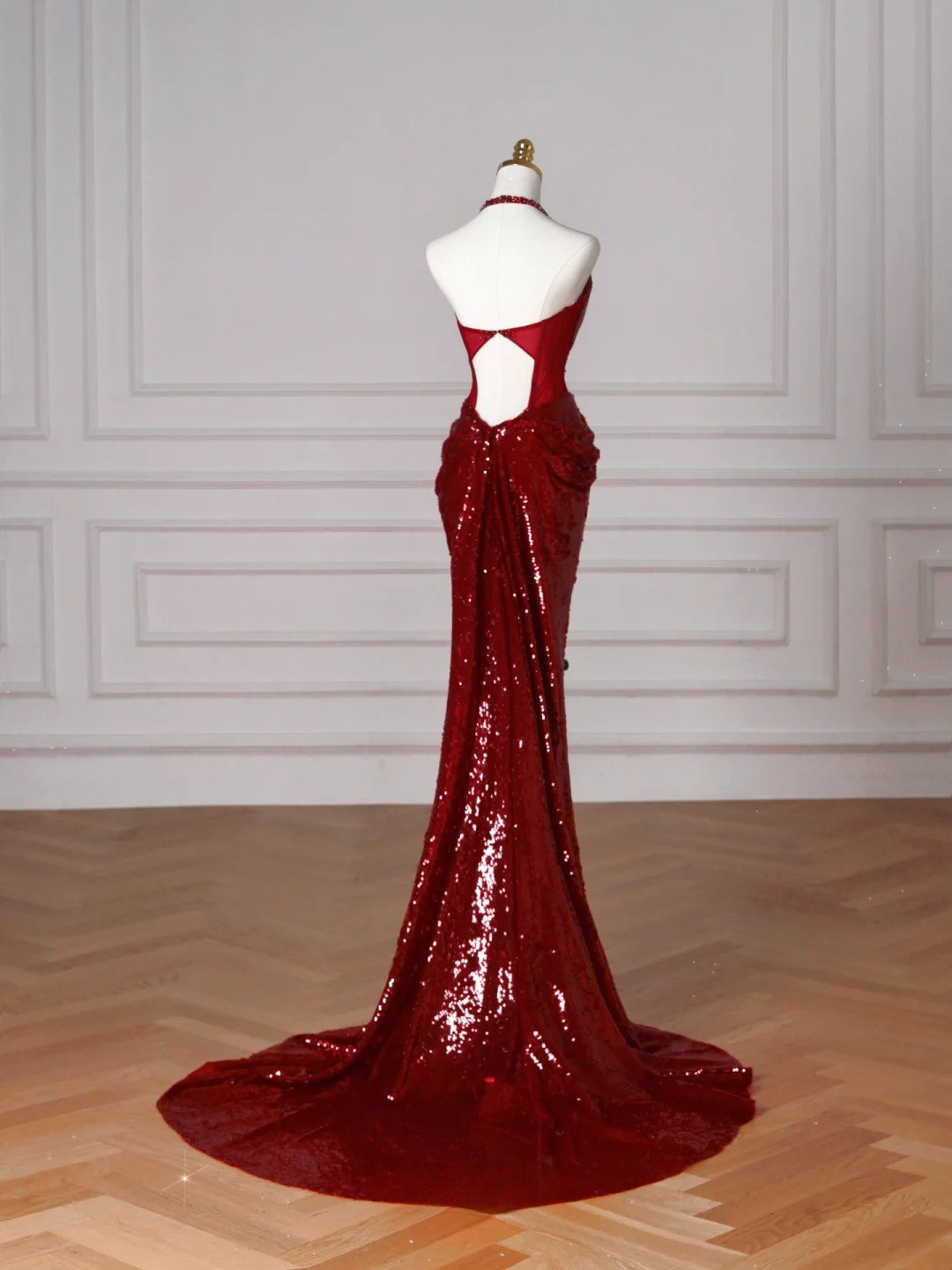 Robe de bal longue bordeaux à paillettes, dos nu, style sirène, ornée de sequins, idéale pour une soirée dansante ou un anniversaire (AB2209)