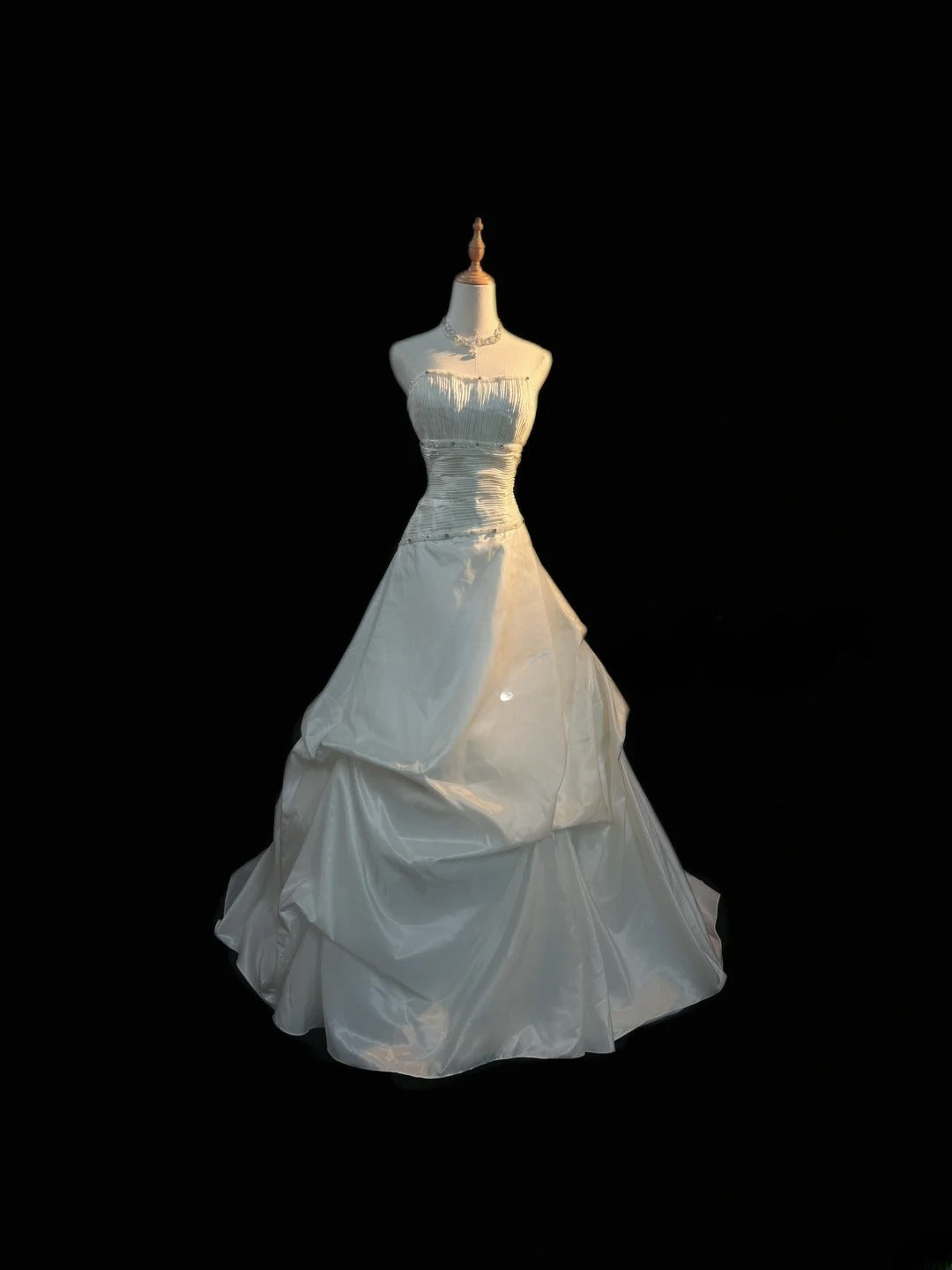 Elegant Classy Ball Gown Strapless White Taffeta With Beads Brides Gown Bridal Dress Long Poofy Wedding Dresses RB5805