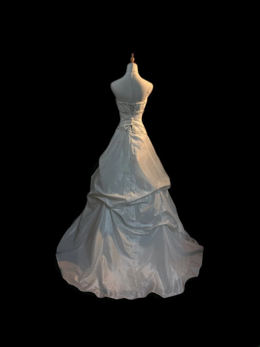 Elegant Classy Ball Gown Strapless White Taffeta With Beads Brides Gown Bridal Dress Long Poofy Wedding Dresses RB5805