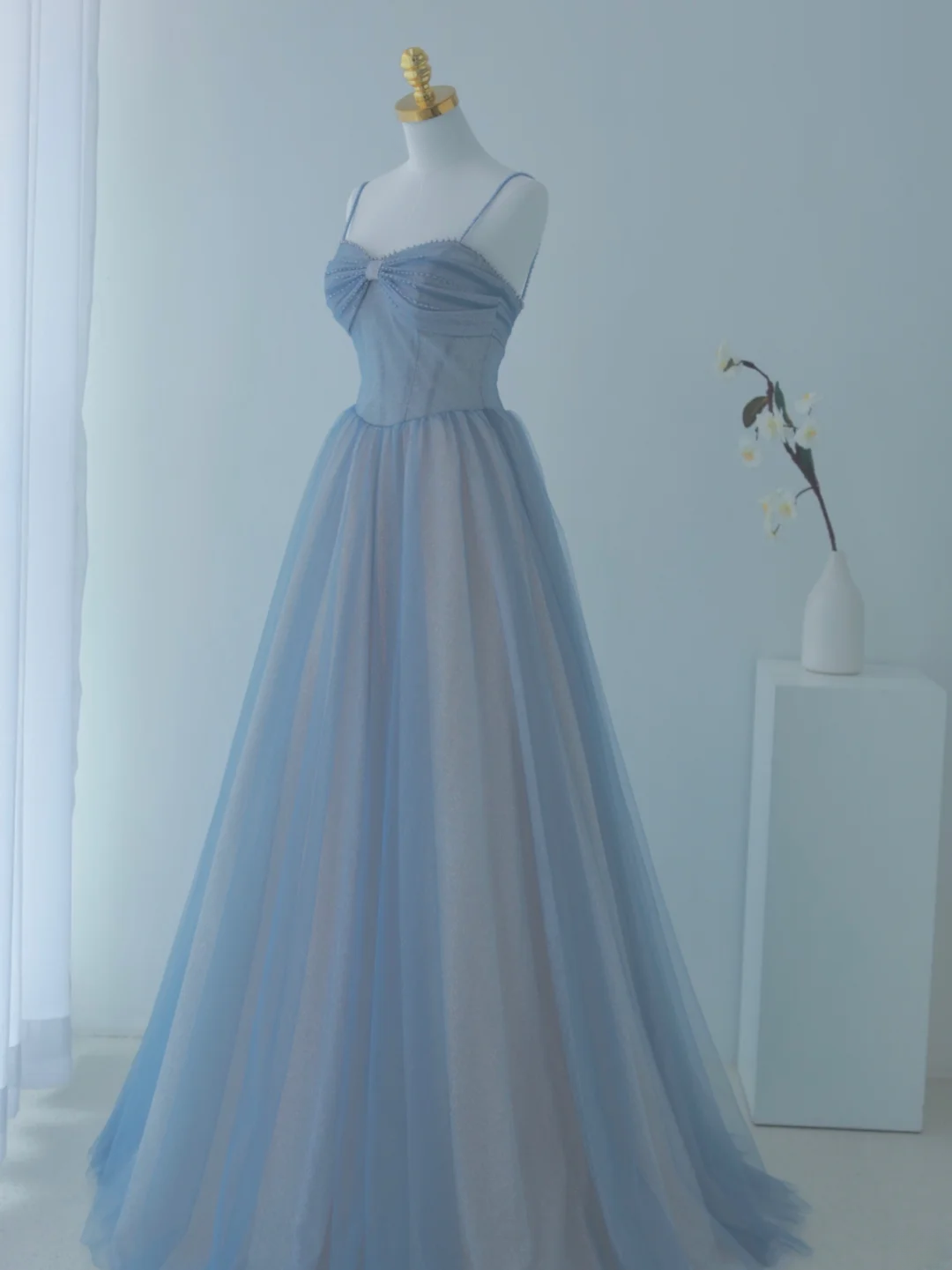 Robe de bal élégante à fines bretelles en tulle bleu poudré, longue robe de soirée, tenue parfaite pour un 18e anniversaire, robe de bal AS157