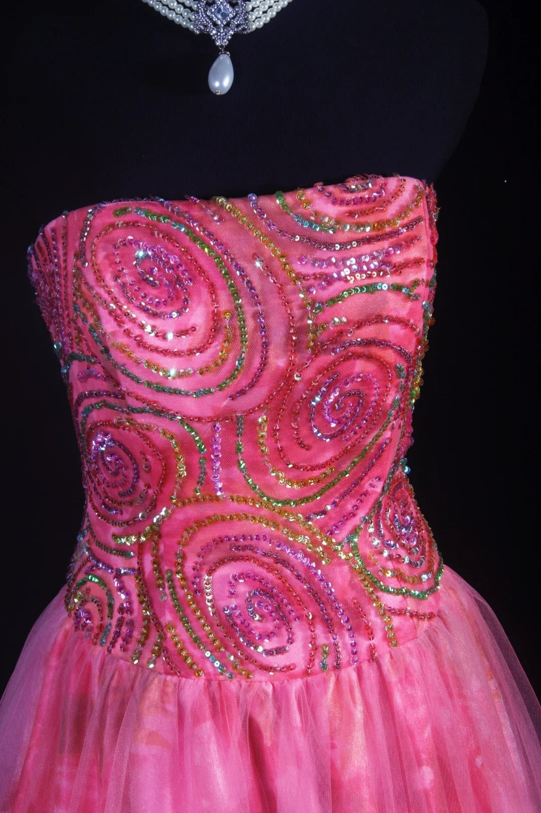 Vintage-Ballkleid, trägerloses, trägerloses Abendkleid im Stil der 1950er Jahre in Pink – ein beeindruckendes langes Abendkleid für Partys und festliche Anlässe (AS158).
