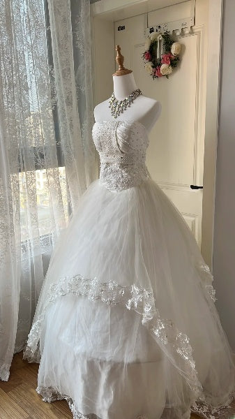 Chic Wedding Dress Ball Gown Strapless White Lace With Tiered Train Summer Bridal Gown RC0522