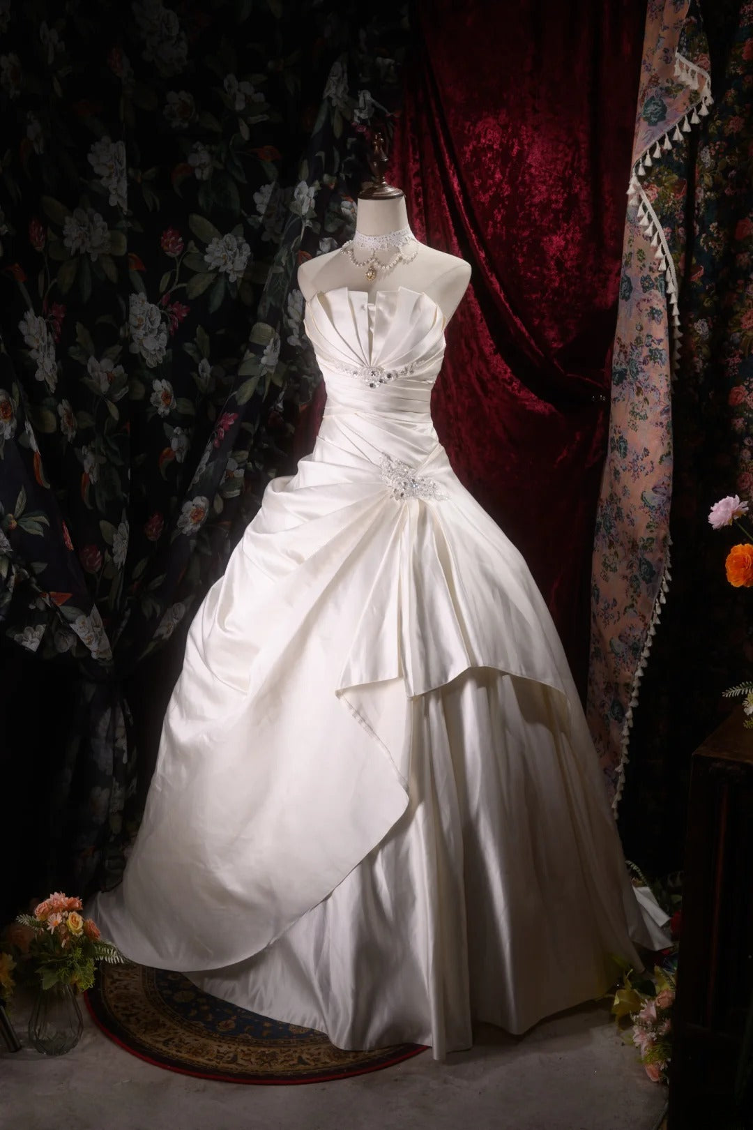 Vintage Ball Gown Strapless 1950s White With Ruffled Long Autumn Winter Bridal Dress Wedding Dresses RB8295
