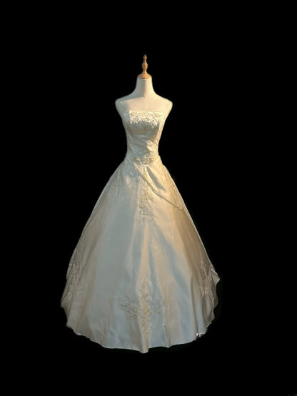 Elegant Classy Ball Gown Strapless Ivory Satin Sleeveless With Lace Brides Gown Bridal Dress Long Poofy Wedding Dresses RB5807