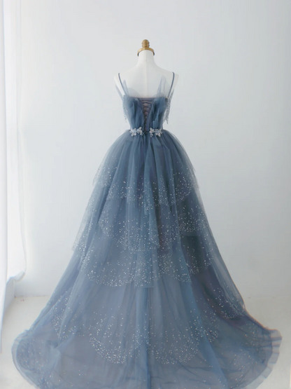 Wunderschönes, staubblaues, glitzerndes Tüll-Abendkleid mit Perlenbesatz, gestuftes Abendkleid mit Strasssteinen, AS161