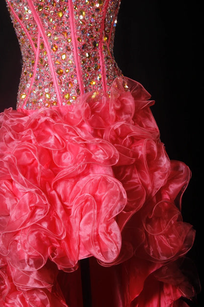 Funkelndes Ballkleid im ästhetischen High-Low-Stil mit Herzausschnitt, rosa Stufenrock mit Perlen, Inspiration für festliche, halbformelle Anlässe für Teenager und Jugendliche der Oberstufe (AS169)