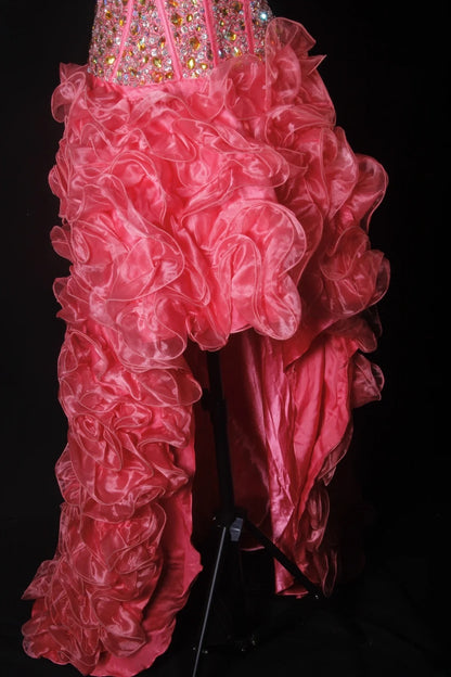 Funkelndes Ballkleid im ästhetischen High-Low-Stil mit Herzausschnitt, rosa Stufenrock mit Perlen, Inspiration für festliche, halbformelle Anlässe für Teenager und Jugendliche der Oberstufe (AS169)