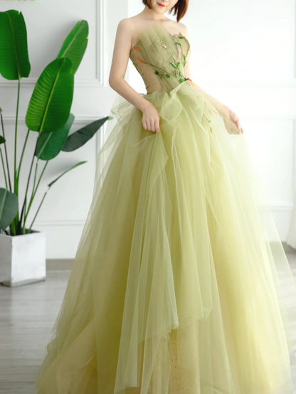Robe de bal simple sans bretelles en tulle vert sauge, longue et formelle, idéale pour une soirée dansante ou un anniversaire (AS171)