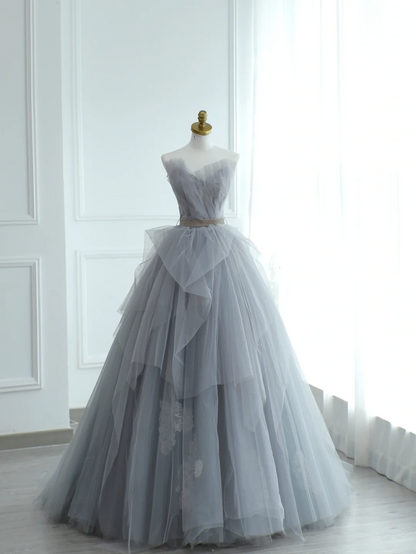 Robe de bal chic sans bretelles en tulle gris argenté, longue et élégante, idéale pour une soirée dansante ou un 18e anniversaire (AS172)