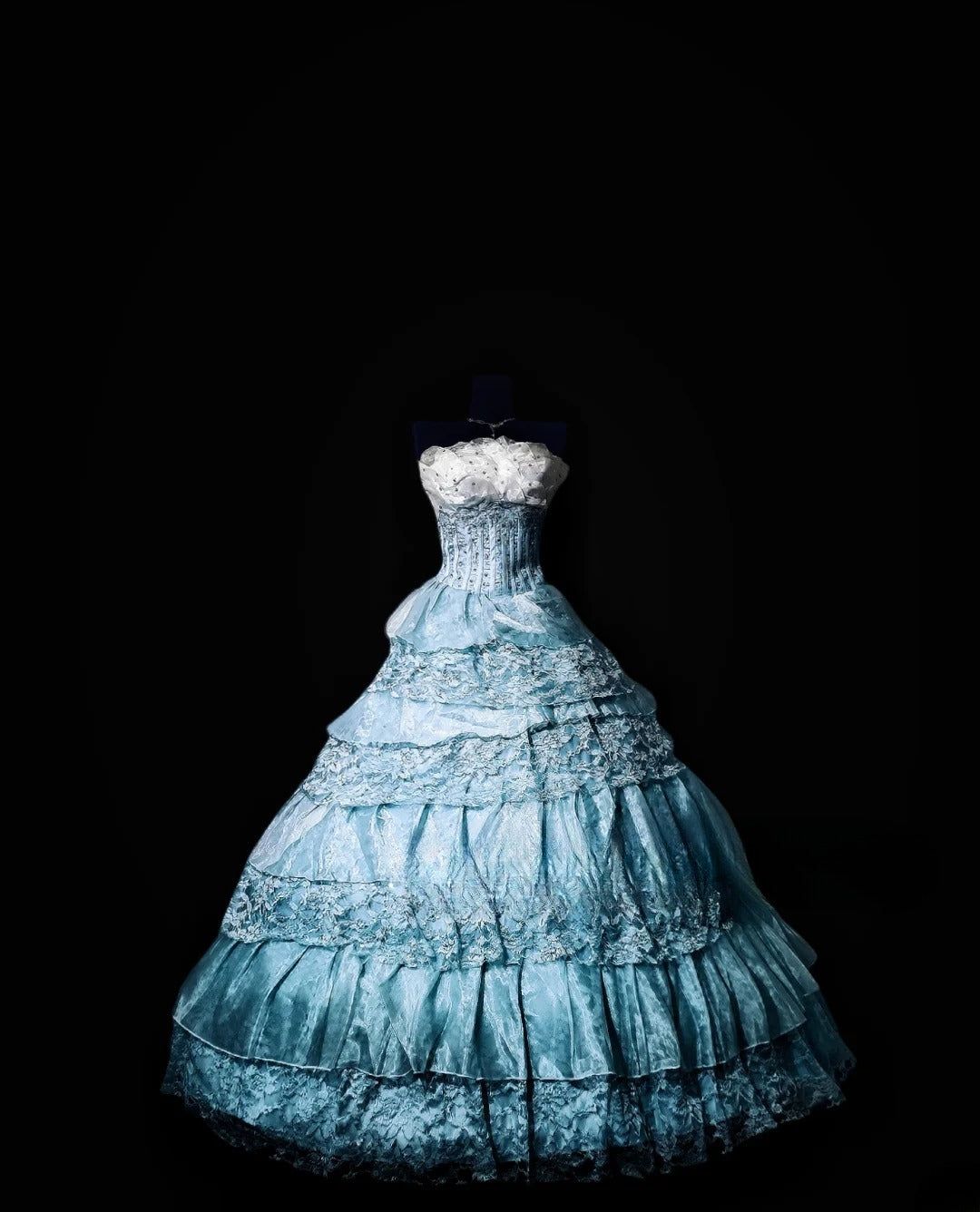 Charming Ball Gown Blue Strapless Quinceanera Dresses With Tiered For Sweet 15 Anos Celebration Birthday Formal Gown RB8832