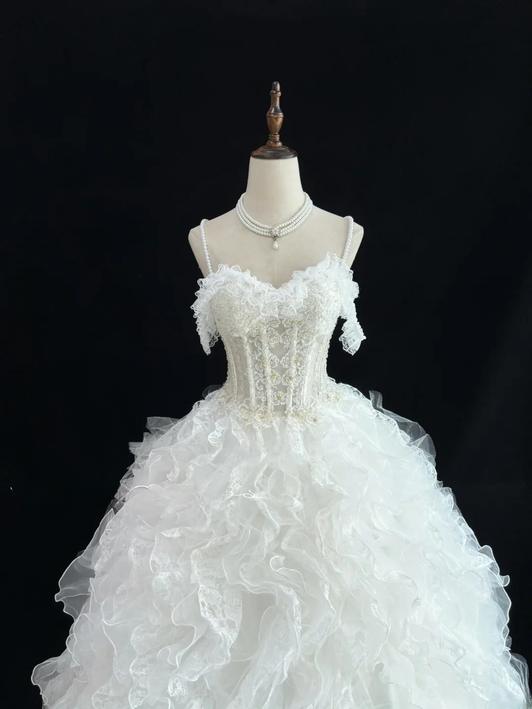 Cute Ball Gown Spaghetti Straps White Tulle With Tiered Layers Long Quince Dress Voluminous Sweet 16 Sweet Sixteen Outfits Vestido de 15 RB7575